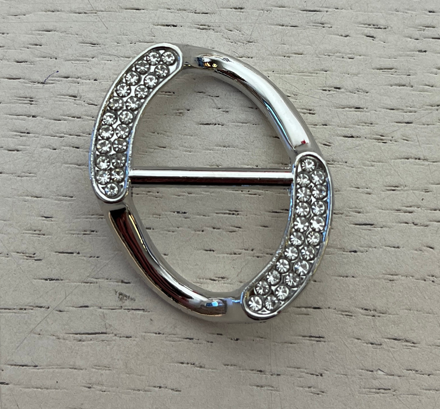 Kleding ophaler ovaal met strass steentjes goud of zilver
