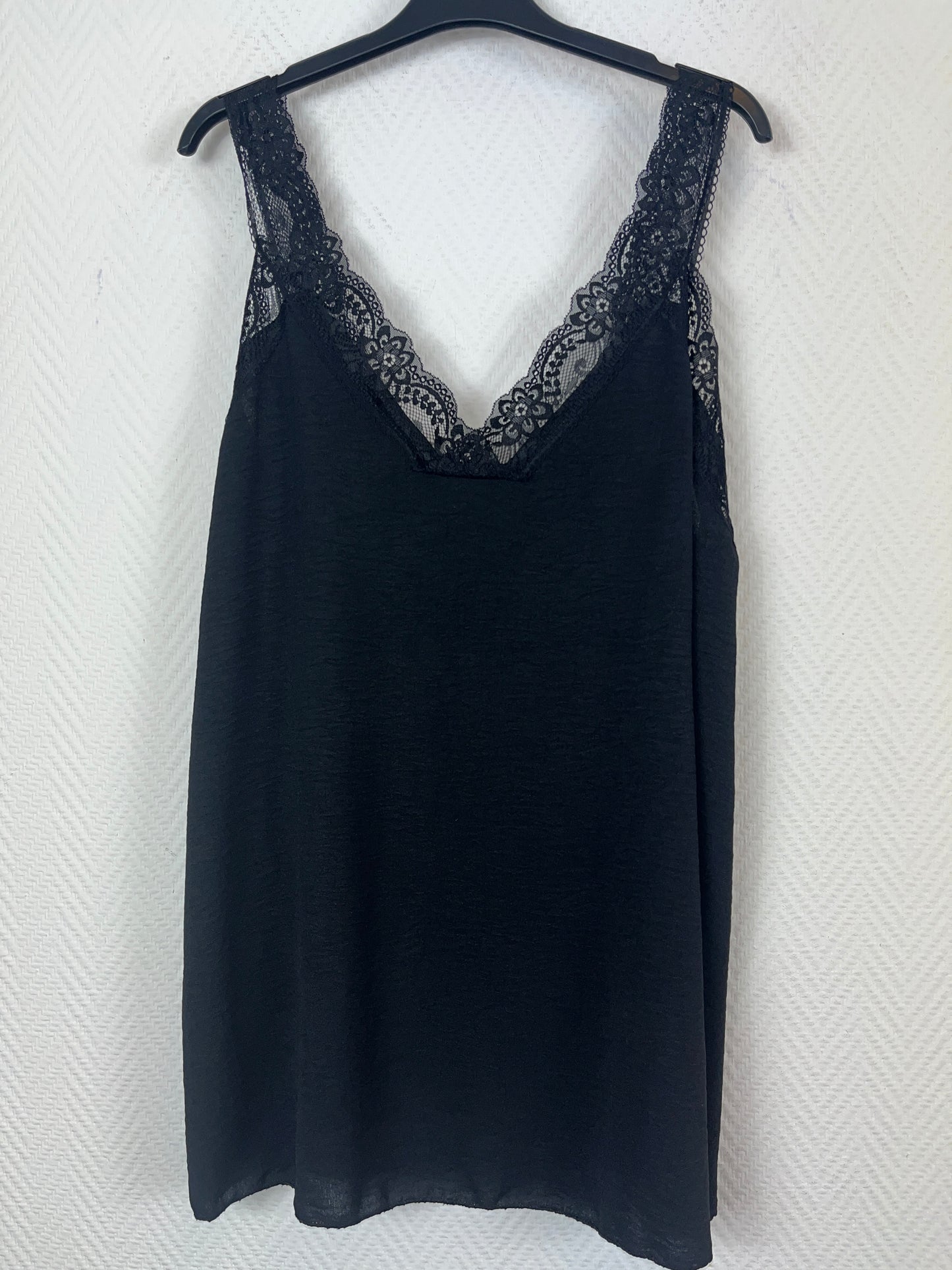 Hemdje met kant 42/44/46/48 voorjaar/zomerkleuren.