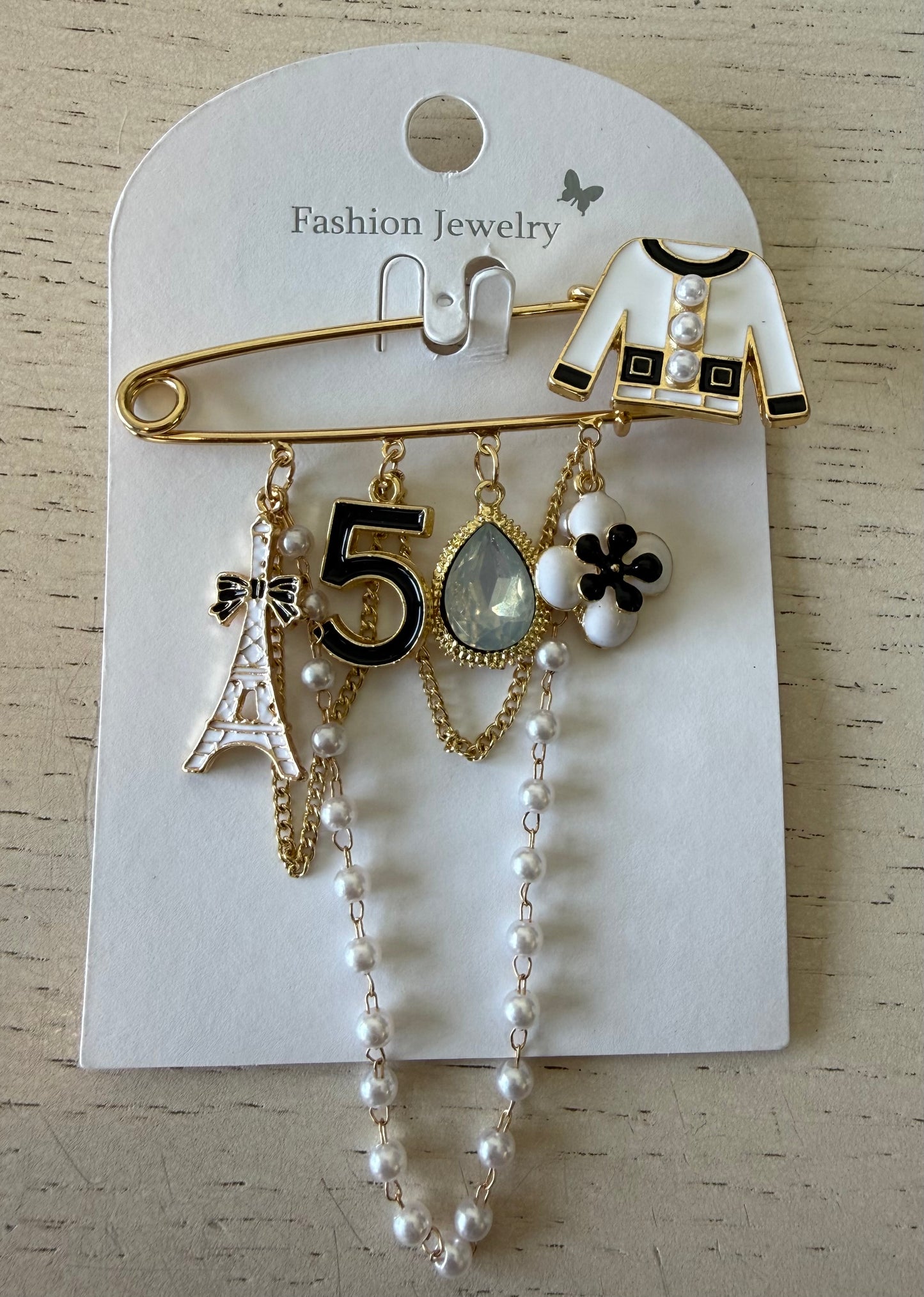 Broche met bedeltjes (2)