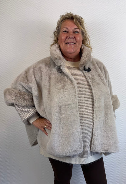 Luxe bont poncho’s 46/48/50/52/54