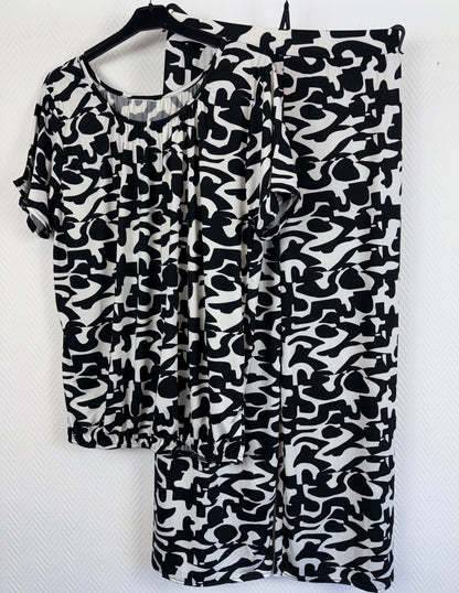 Travel set zwart/wit 40/42/44/46/48