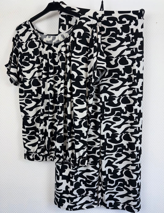 Travel set zwart/wit 40/42/44/46/48