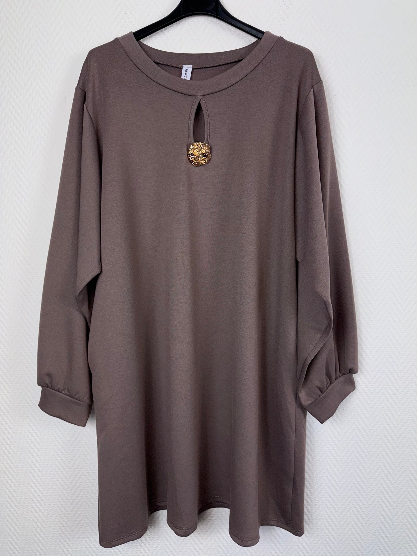 Sweat Dress met broche 48/50/52