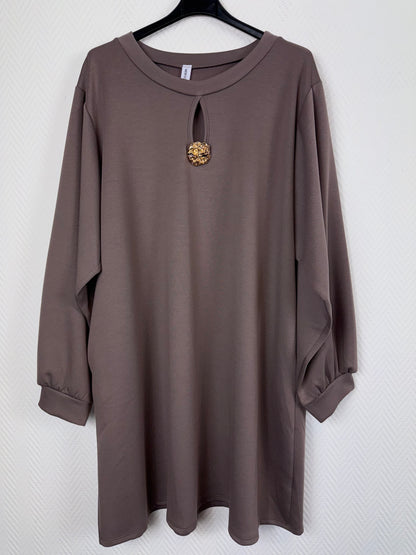 Sweat Dress met broche 48/50/52
