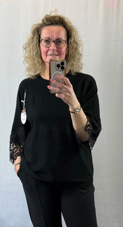 Fijn gebreid luxe dun truitje met kanten mouwen 40/42/44