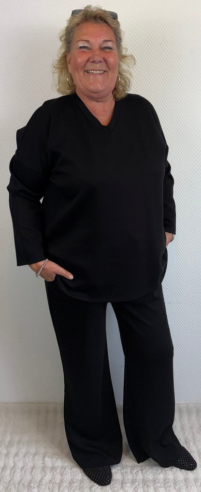 Comfy pak met V hals zwart 46/48/50