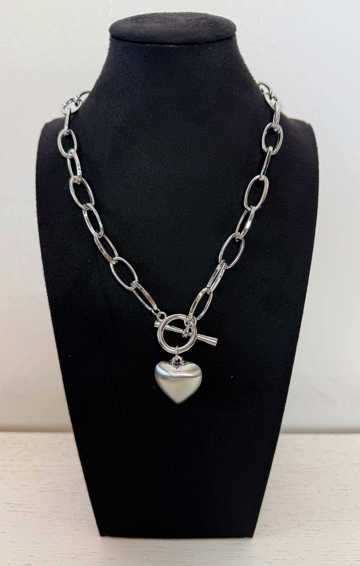 Zilverkleurige ketting hart