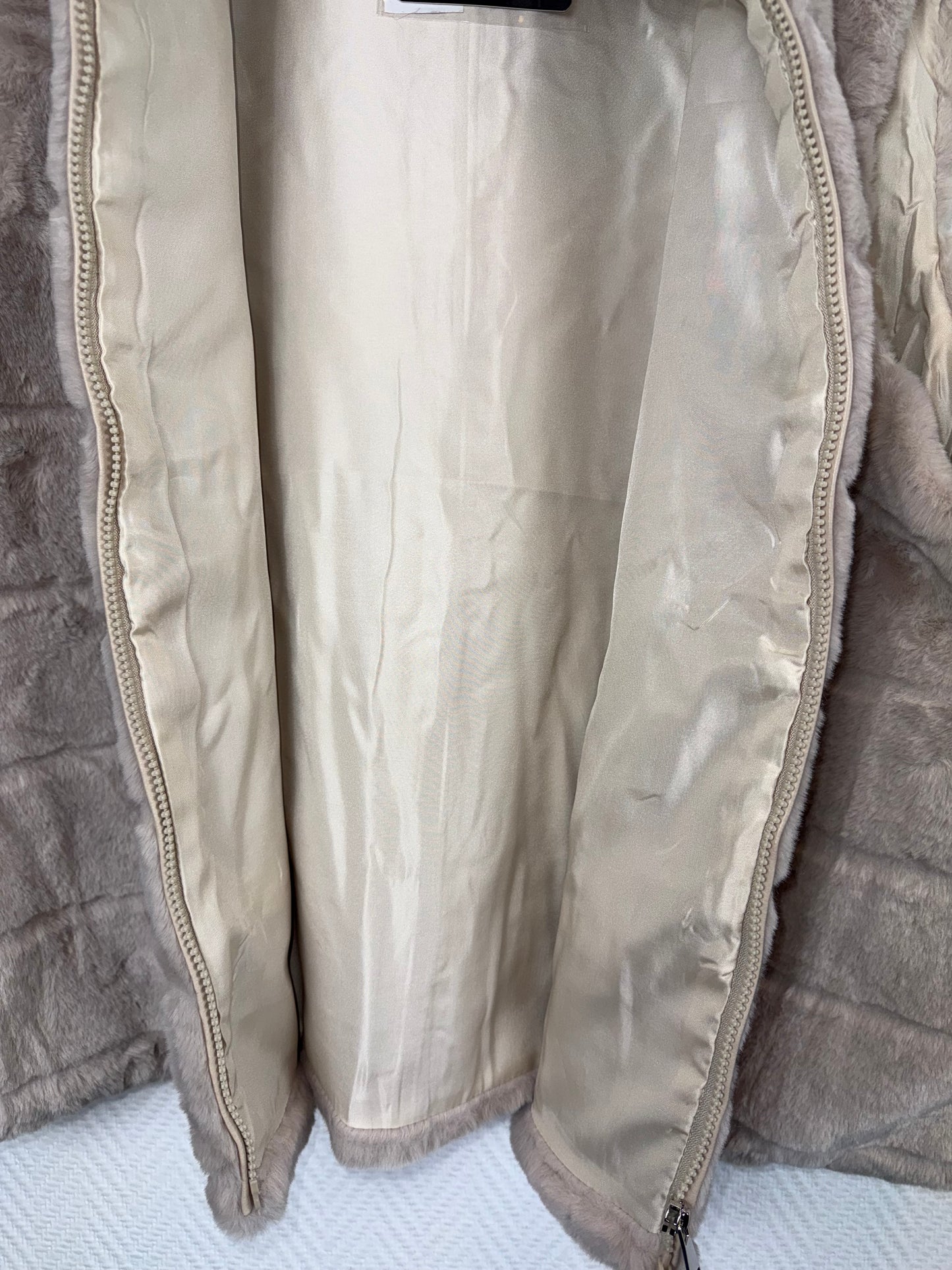 Bodywarmer van nep bont 48/50/52/54