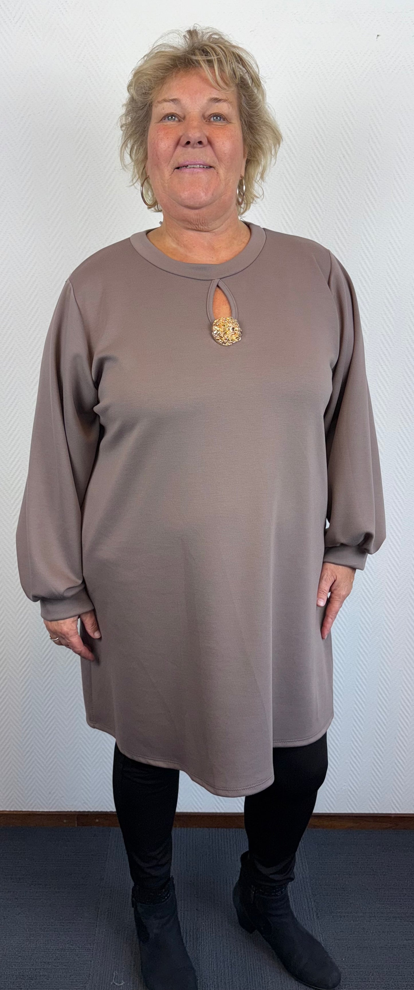 Sweat Dress met broche 48/50/52