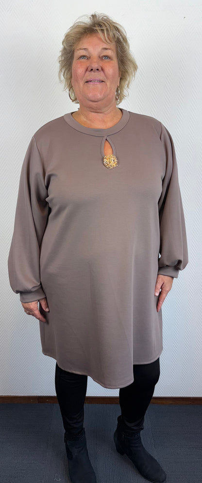 Sweat Dress met broche 48/50/52