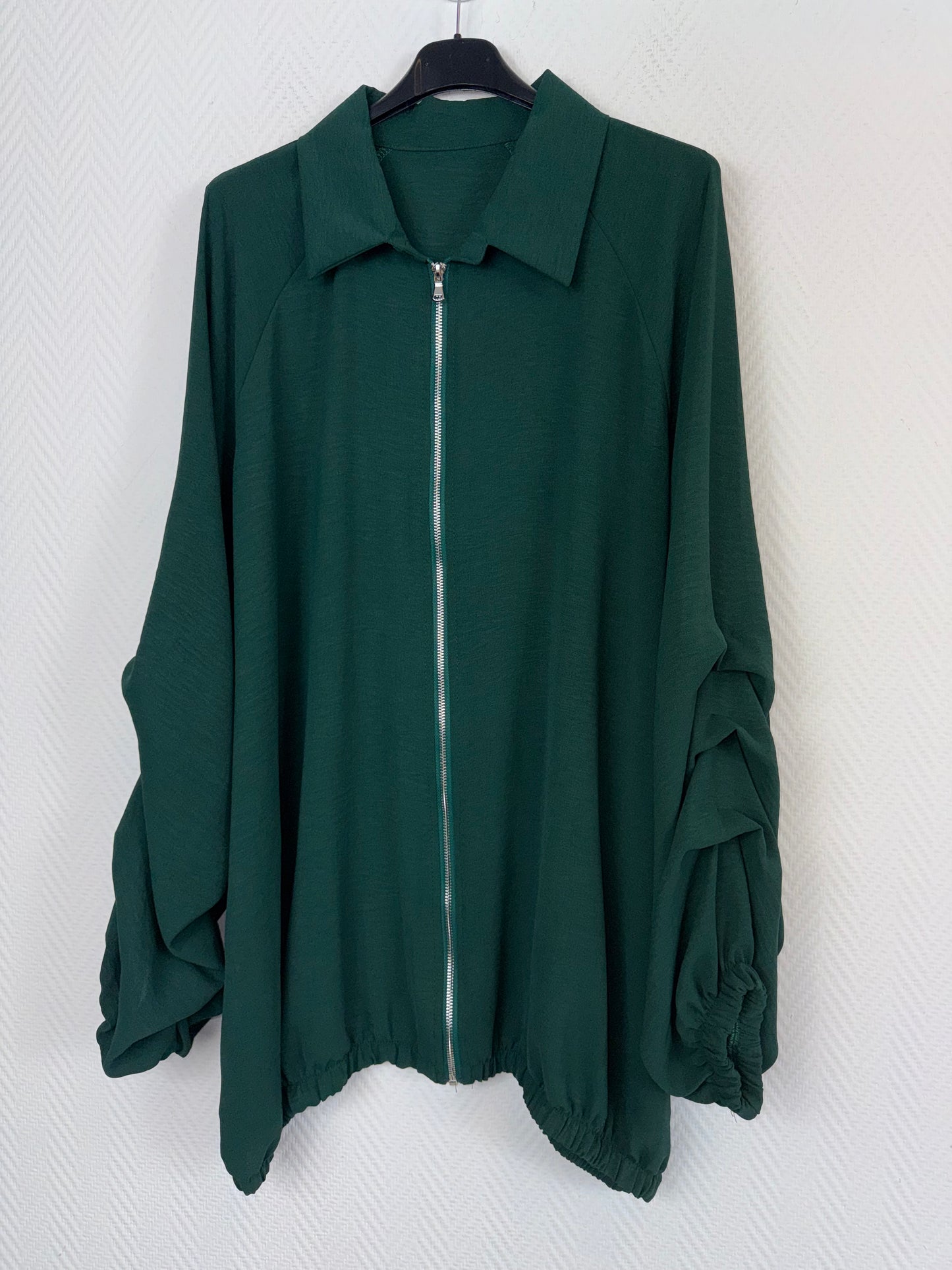 Bomber jasje met gesmokte mouwen 48/50/52
