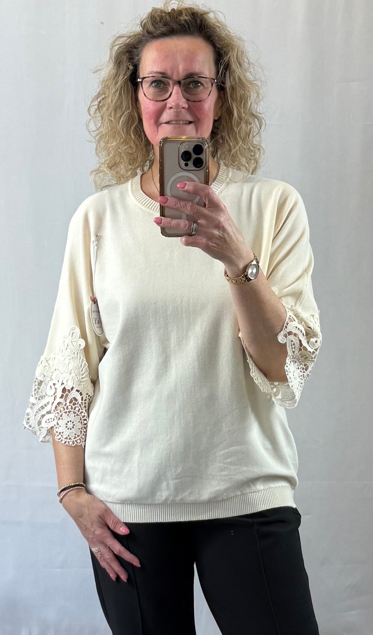 Fijn gebreid luxe dun truitje met kanten mouwen 40/42/44