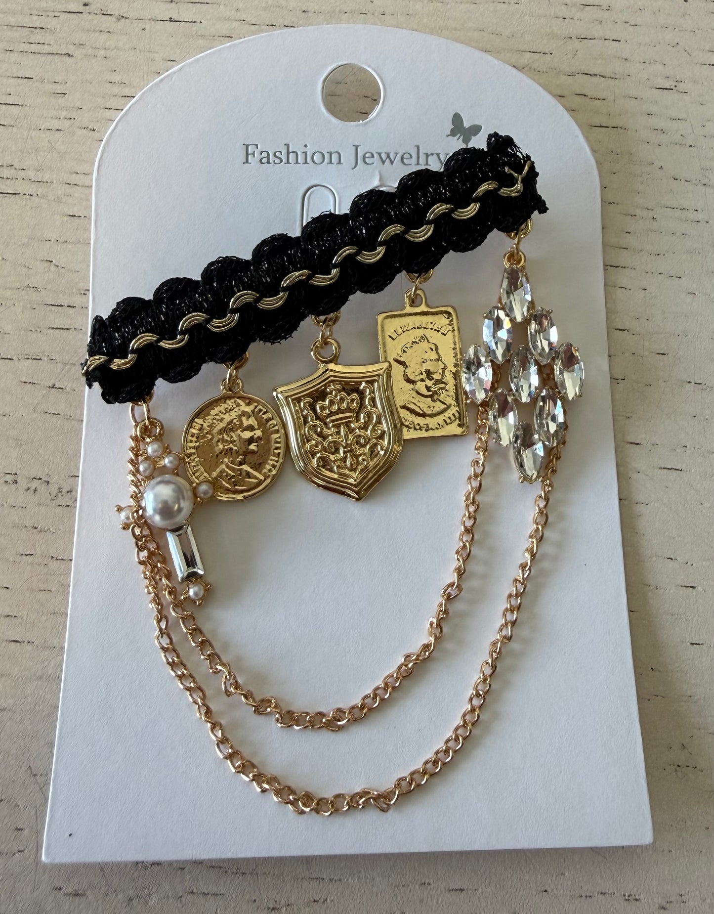 Broche met bedeltjes (1)