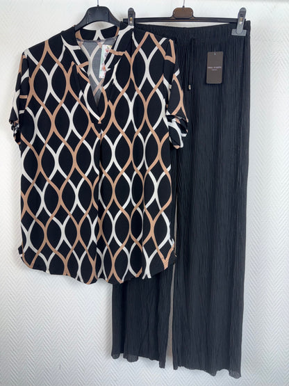 Travelshirt zwart met GRATIS plissébroek maat 44/46/48/50