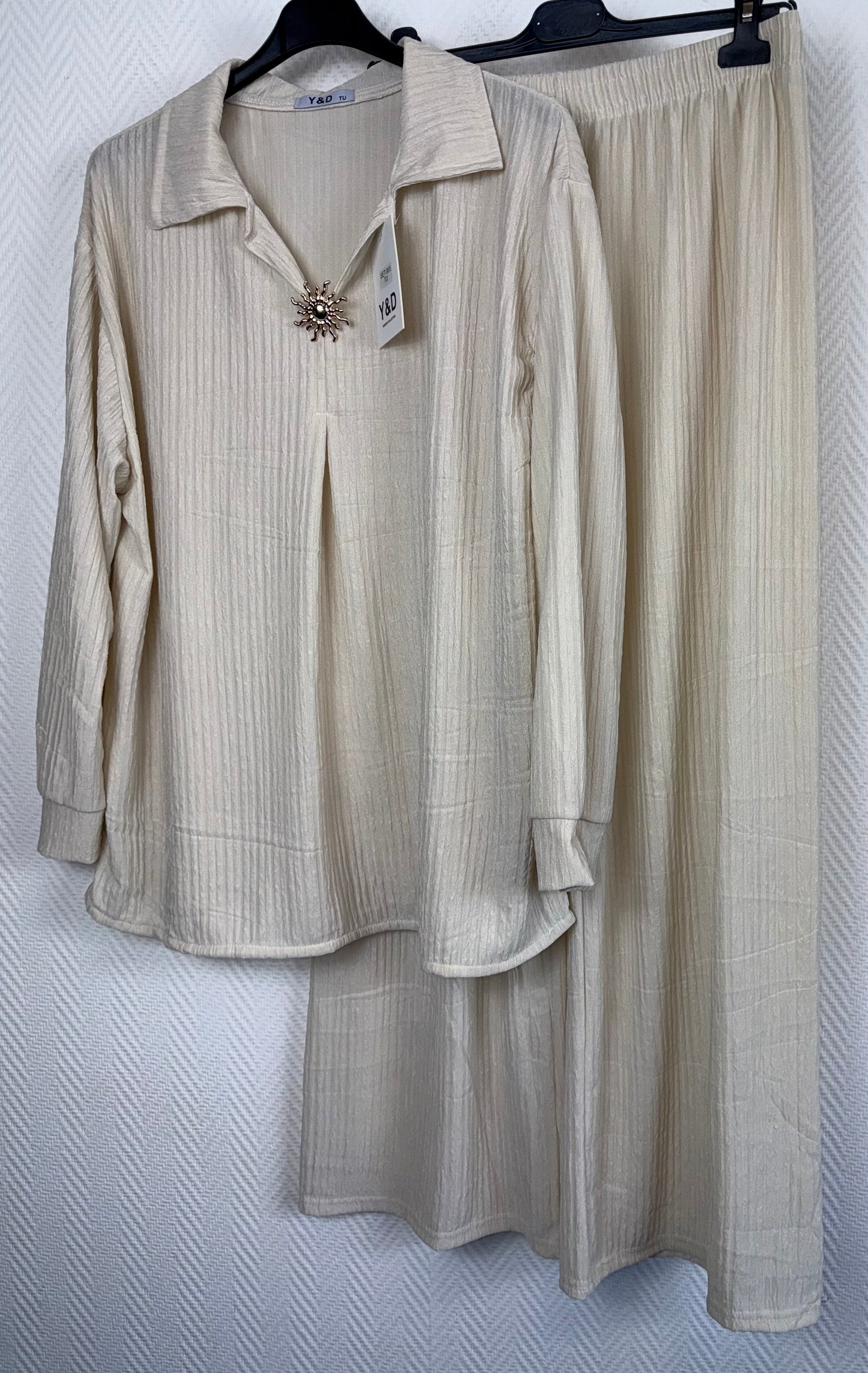 Plissé pak met broche maat 40/42/44/46/48