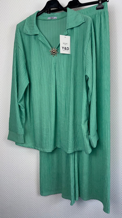 Plissé pak met broche maat 40/42/44/46/48