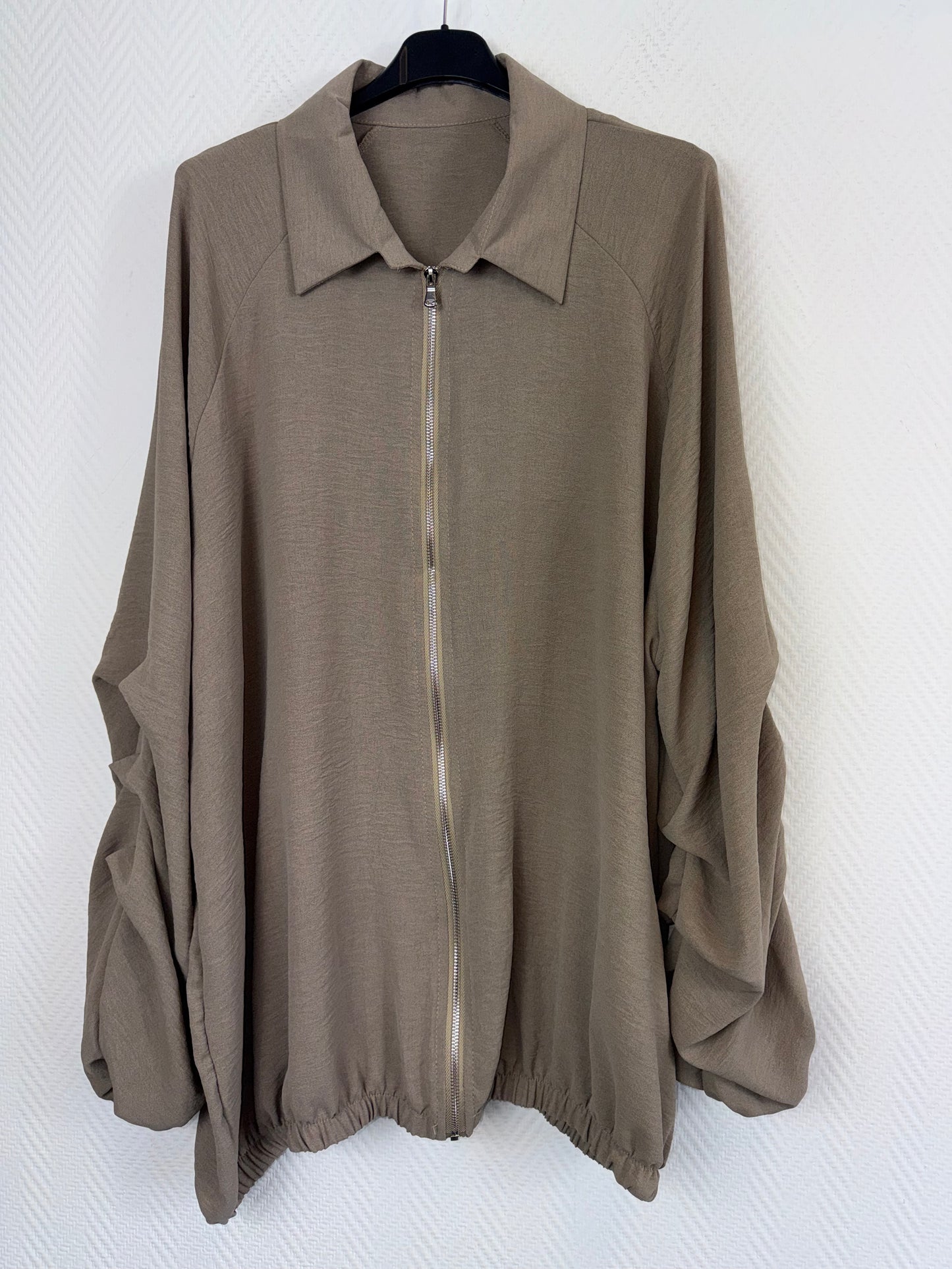Bomber jasjes met gesmokte mouwen 48/50/52