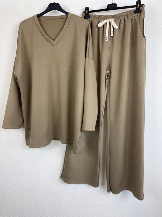 Comfy pak met V hals beige/taupe 46/48/50