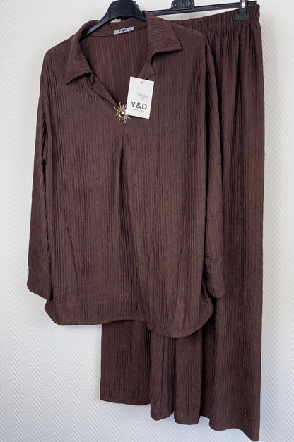Plissé pak met broche maat 40/42/44/46/48
