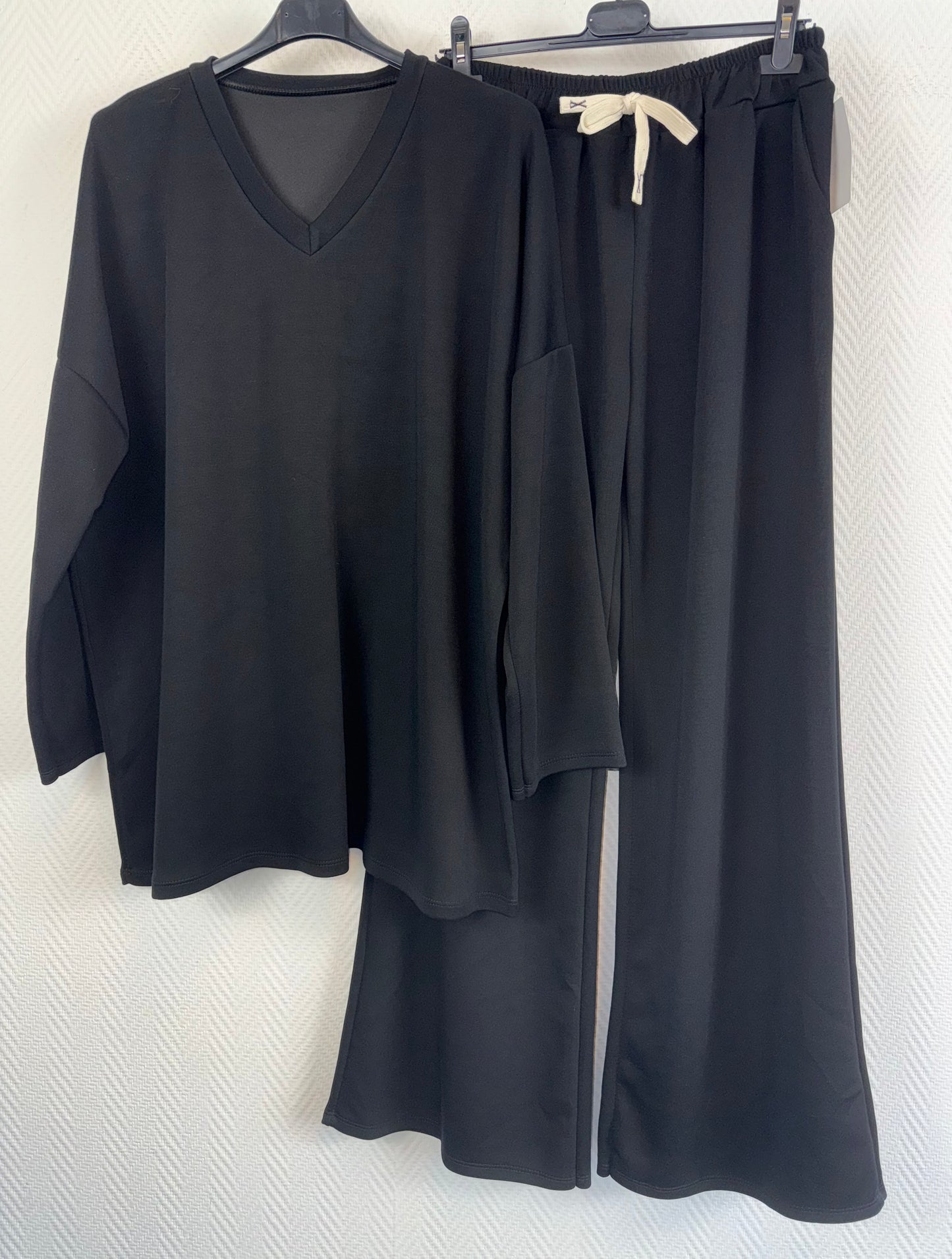 Comfy pak met V hals zwart 46/48/50