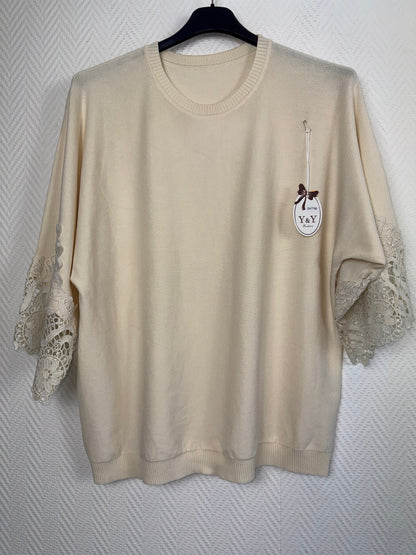 Fijn gebreid luxe dun truitje met kanten mouwen 40/42/44