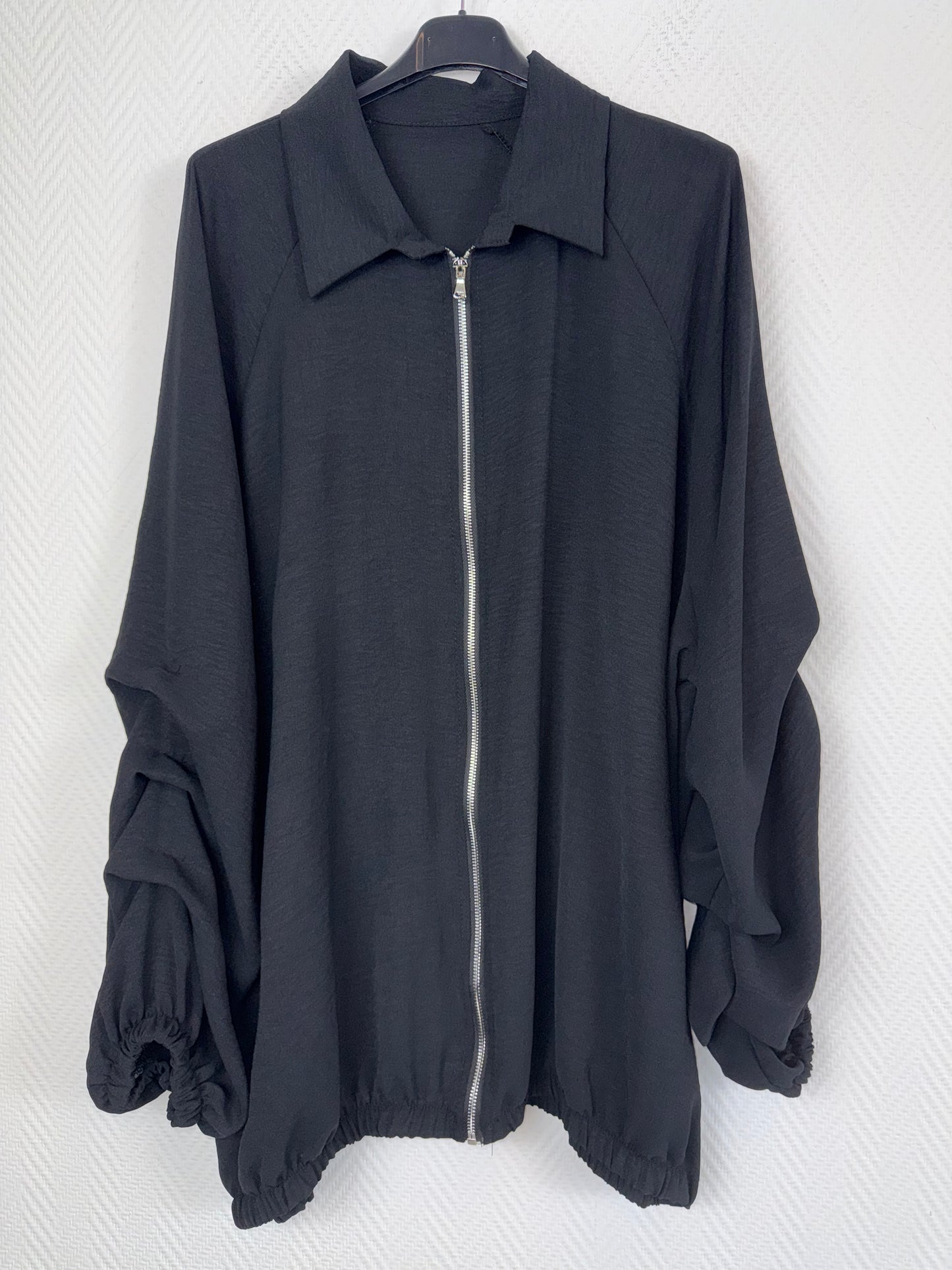 Bomber jasje met gesmokte mouwen 48/50/52