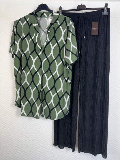 Travelshirt legergroen met GRATIS plissébroek maat 44/46/48/50