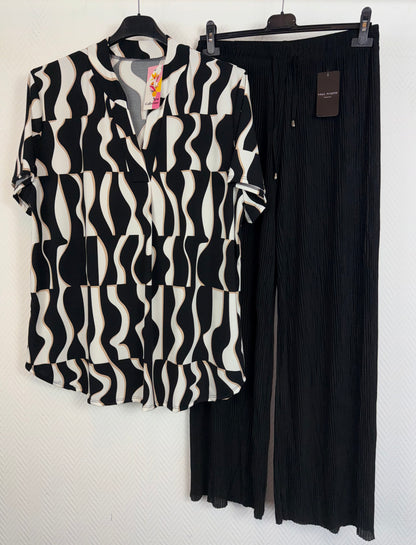 Travelshirt zwart print (1) met GRATIS plissébroek maat 44/46/48/50
