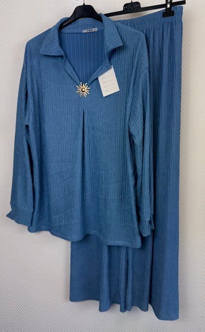 Plissé pak met broche maat 40/42/44/46/48
