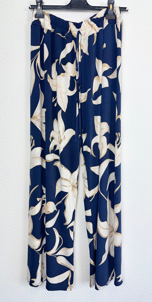 Travelbroek Fleur blauw 42/44/46/48/50/52
