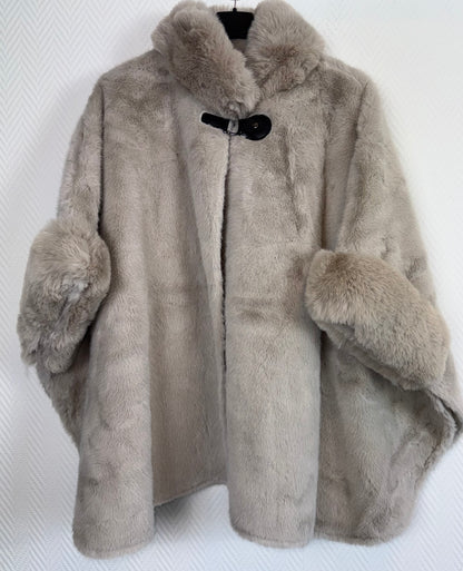 Luxe bont poncho’s 46/48/50/52/54