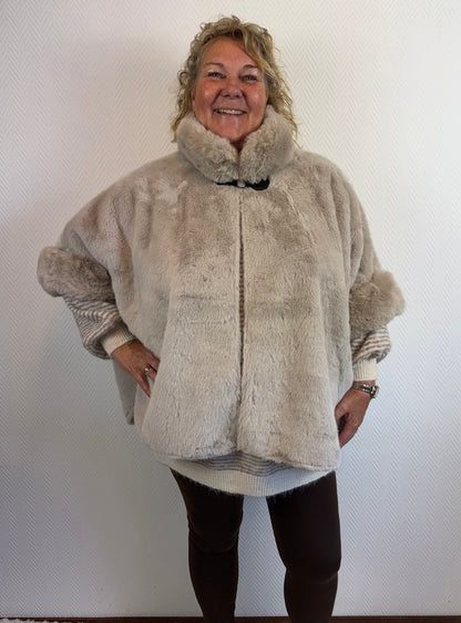 Luxe bont poncho’s 46/48/50/52/54