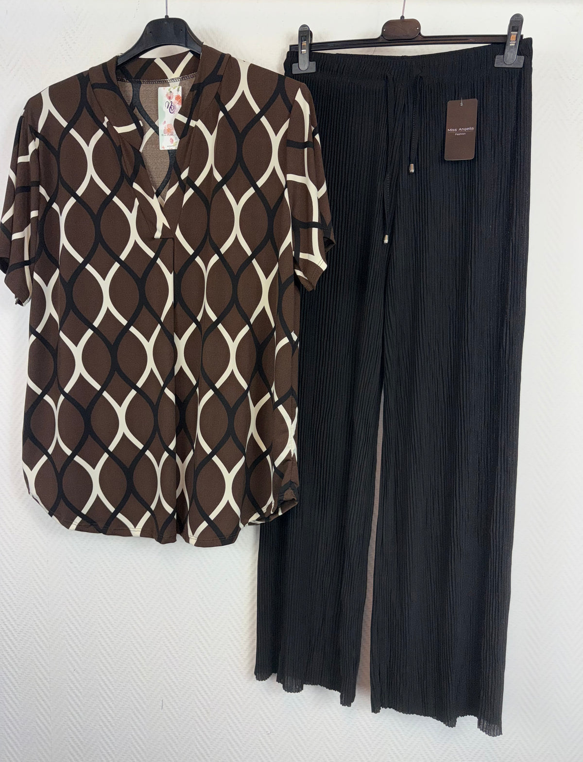 Travelshirt bruin met GRATIS plissé broek maat 44/46/48/50