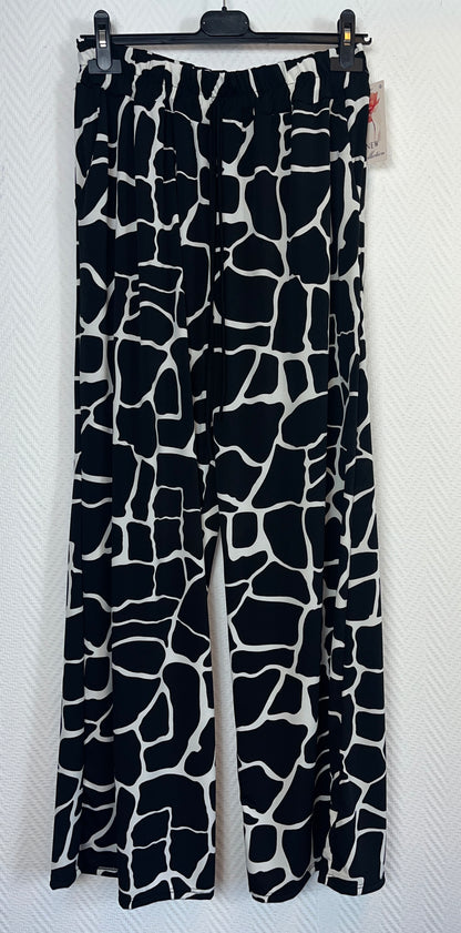 Travel broek zwart/wit print 42/44/46/48/50/52