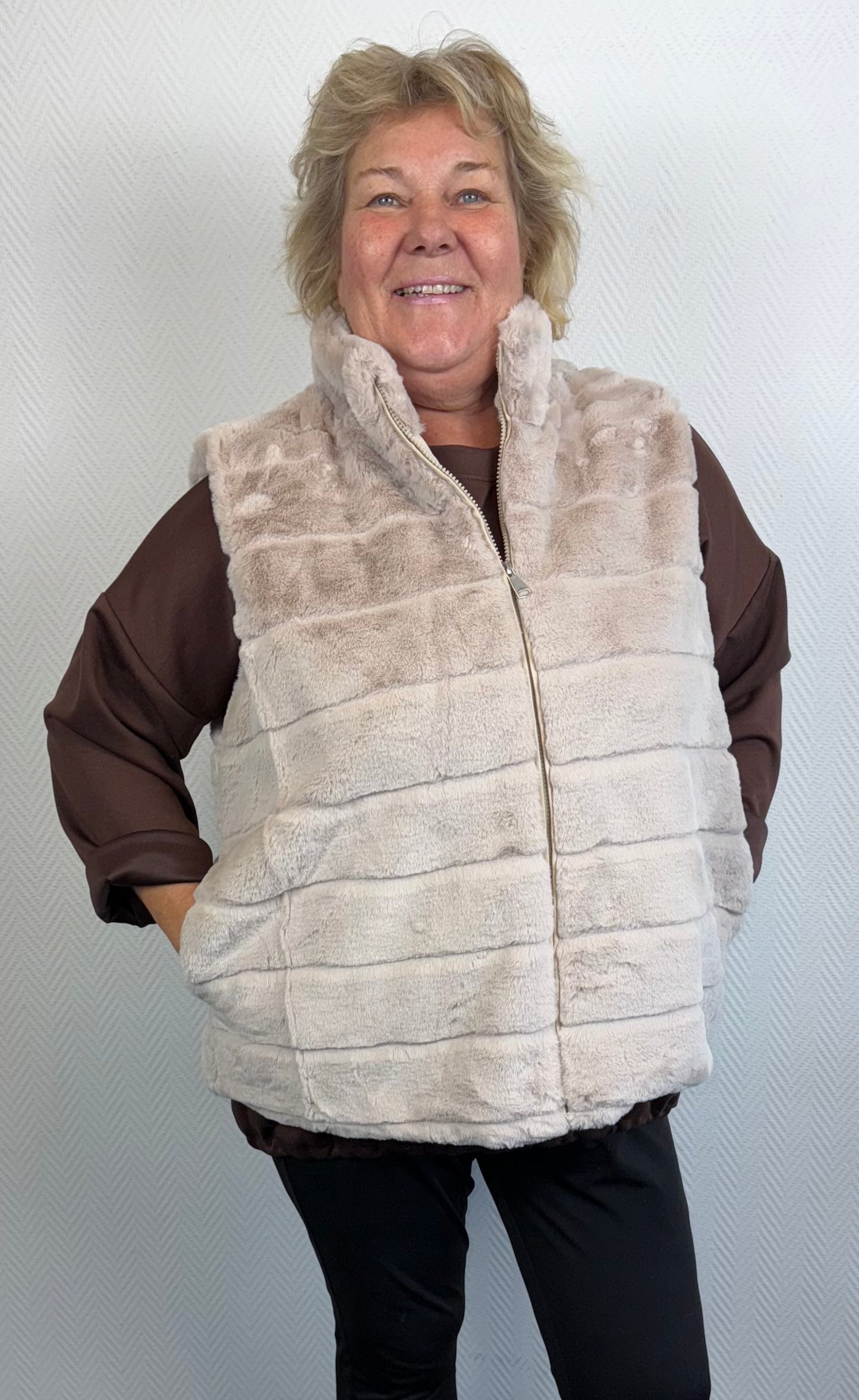Bodywarmer van nep bont 48/50/52/54
