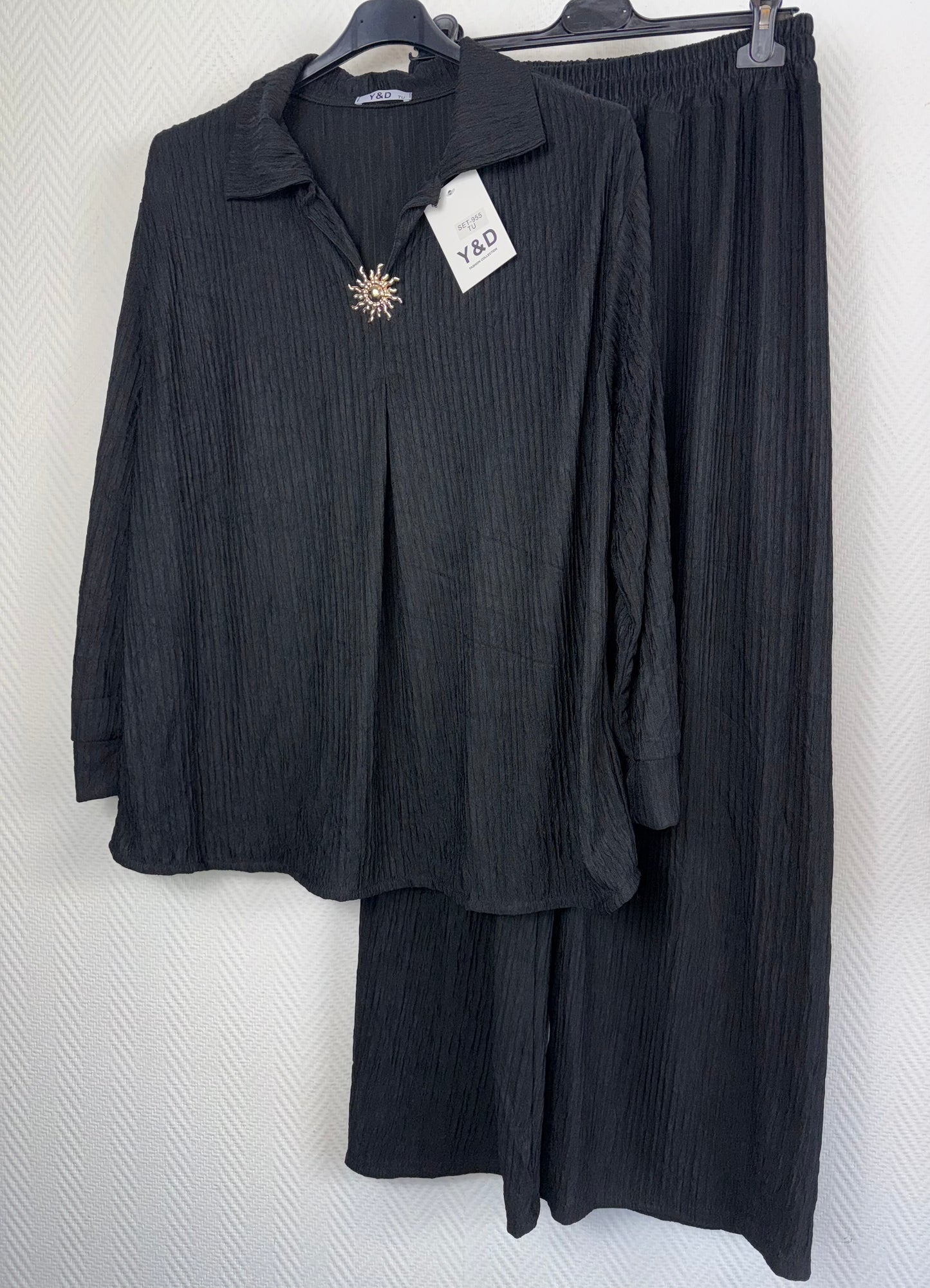 Plissé pak met broche maat 40/42/44/46/48