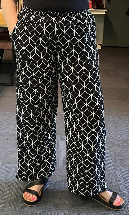 Travel broek zwart/wit 44/46/48/50/52/54