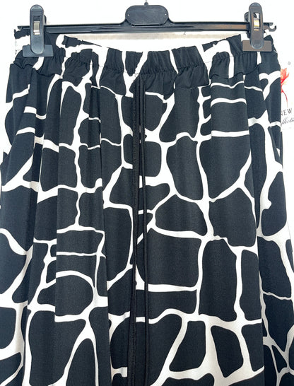 Travel broek zwart/wit print 42/44/46/48/50/52
