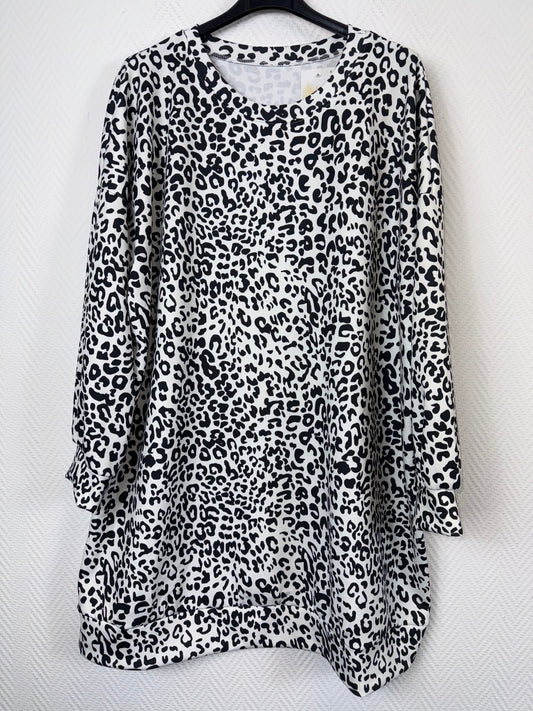 Luipaard sweatdress 48/50/52