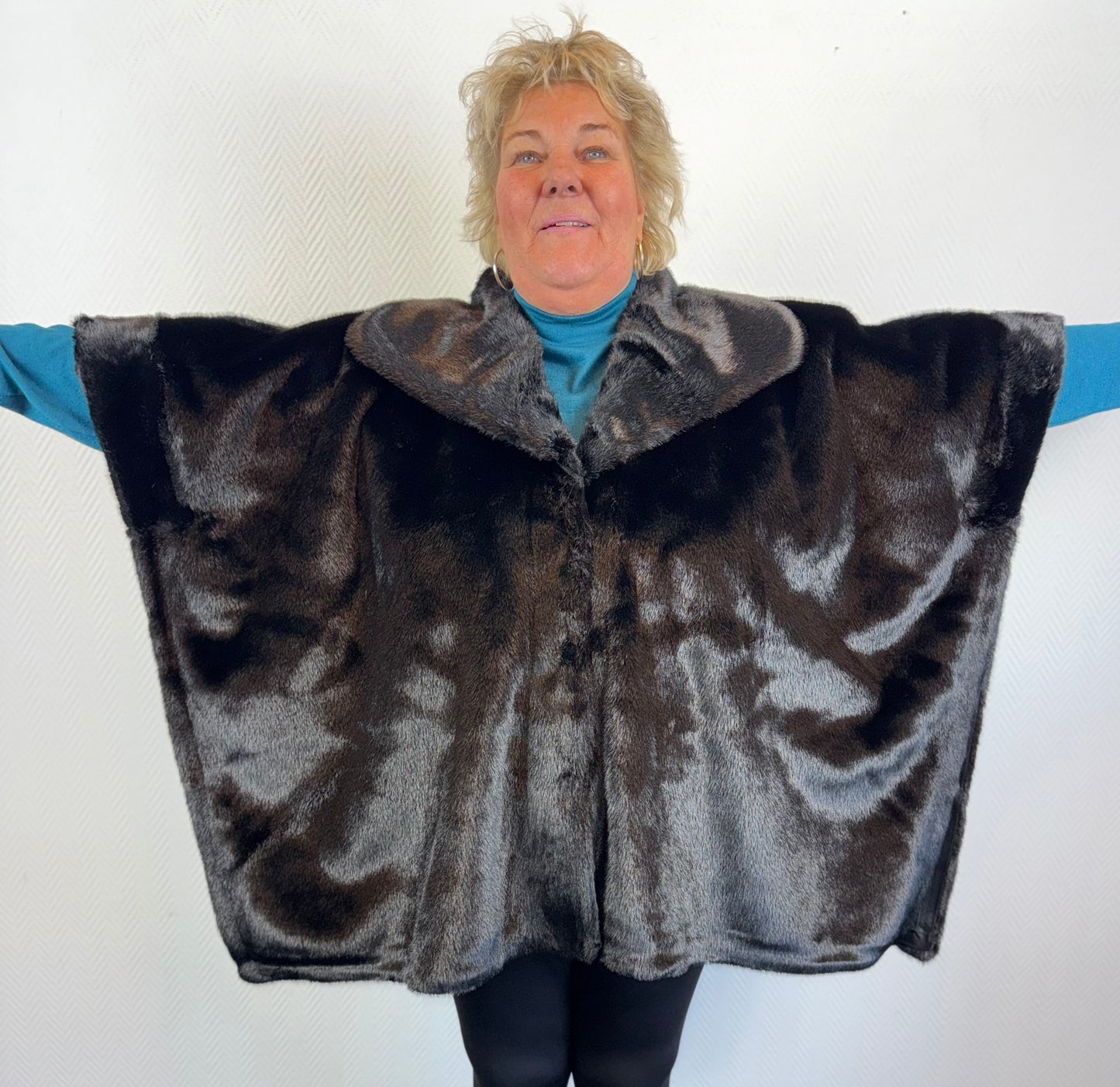 Luxe nep bont poncho 48/50/52/54/56/58