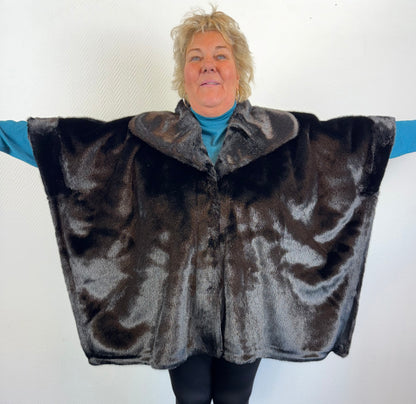 Luxe nep bont poncho 48/50/52/54/56/58