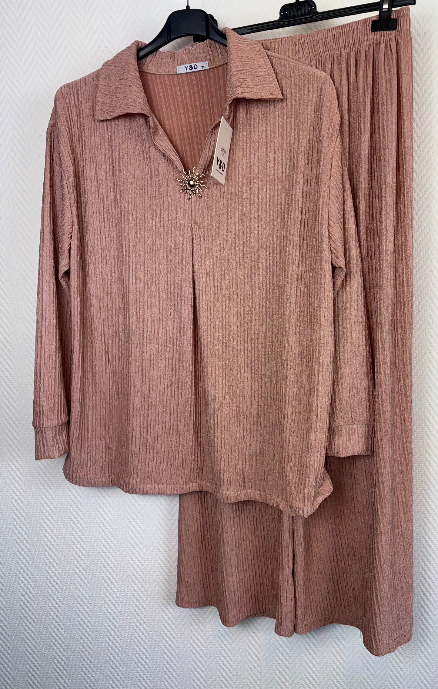 Plissé pak met broche maat 40/42/44/46/48